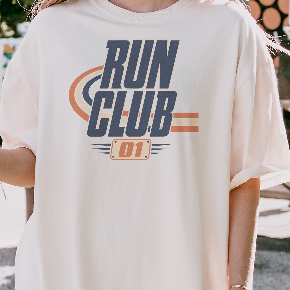 Run Club 01 Retro Badge Speed Lines Tee